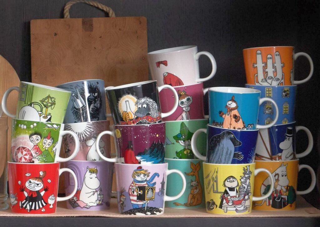Lots of Arabia Moomin mugs-Een heleboel bekers